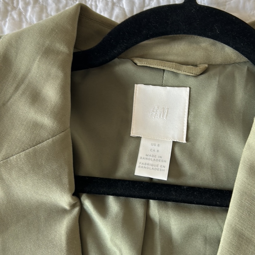 H&M Blazer - Picture 2 of 4